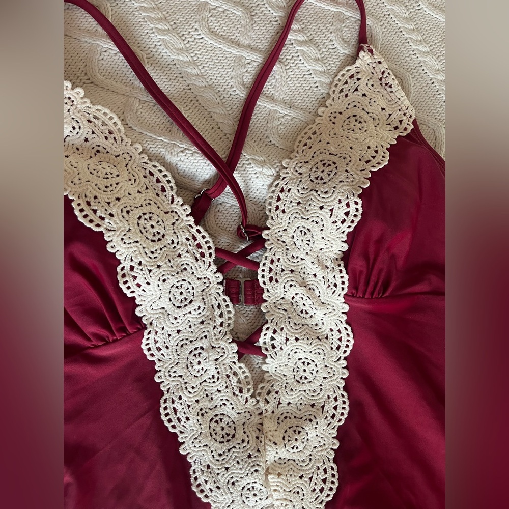 NEW! Cupshe Burgundy With Cream Embroidery detail Swimsuit Women’s M - Picture 4 of 16